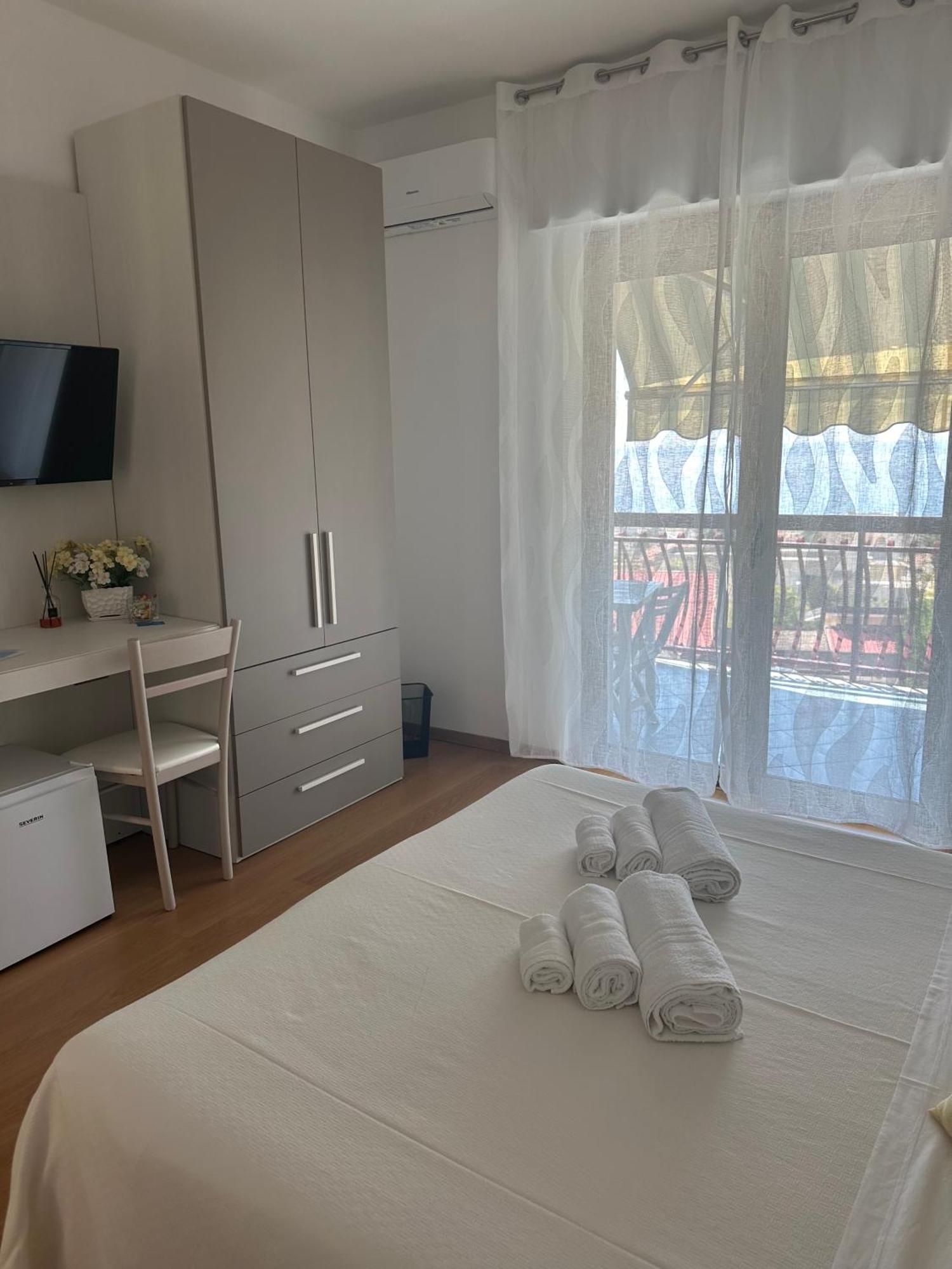 Bnb Nuova Vita Paola Exteriör bild